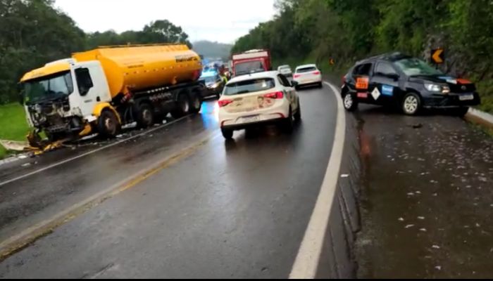 Nova Laranjeiras - Condutor de VW Gol morre após colidir com um caminhão tanque